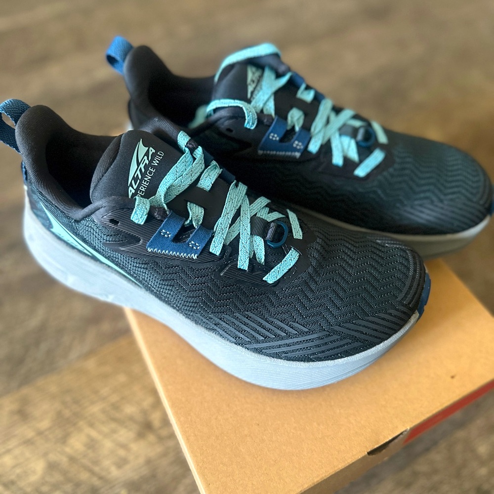 Altra WOMEN'S EXPERIENCE WILD shoes
